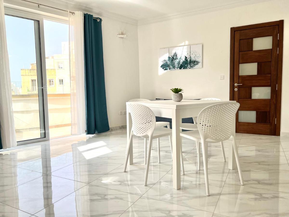 Condo With Patio Overlooking Piazza Gzira Exterior photo